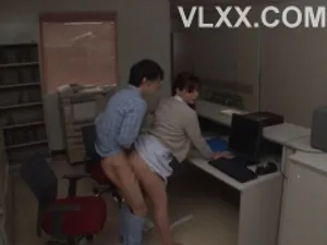 Con gái về quê ăn tết bị bố dượng nắc vì càng lớn càng ngon