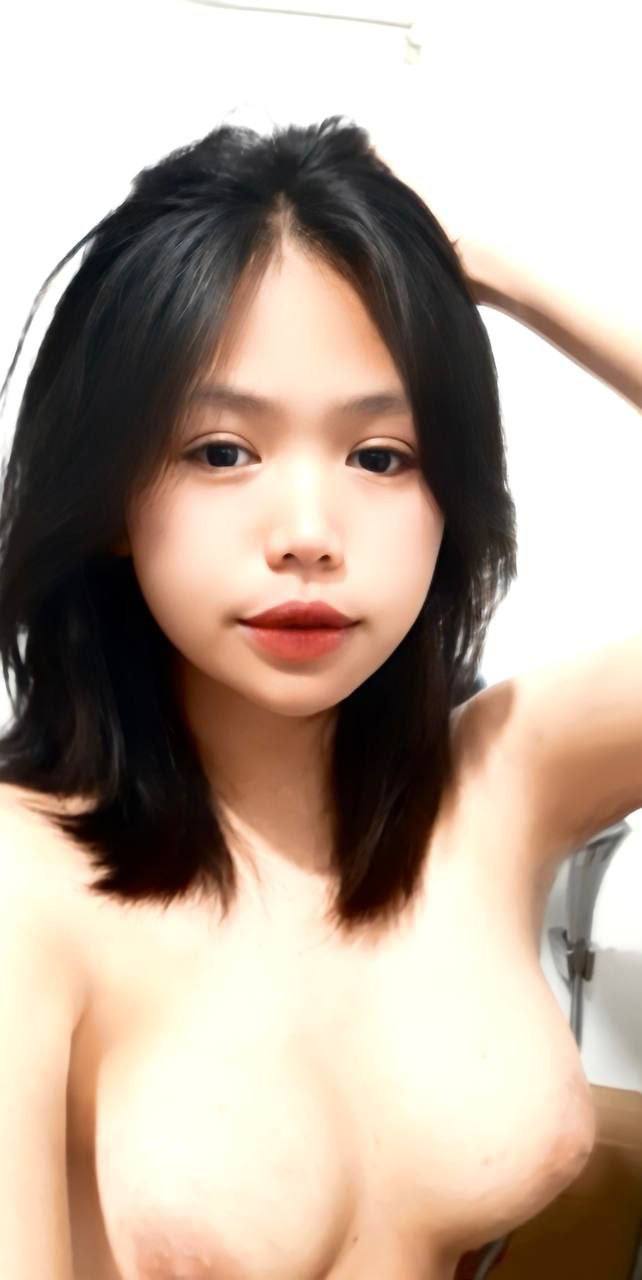 Cô chủ nhỏ dễ thương ở cửa chuối sách cũ và cậu thanh niên số hưởng
